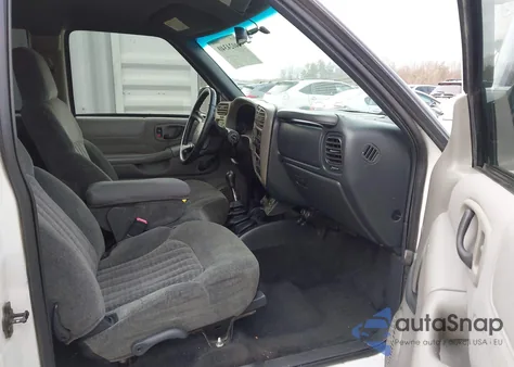 2002 Chevrolet S-10 Ls из США, поврежденный, VIN 1GCCS195028142185